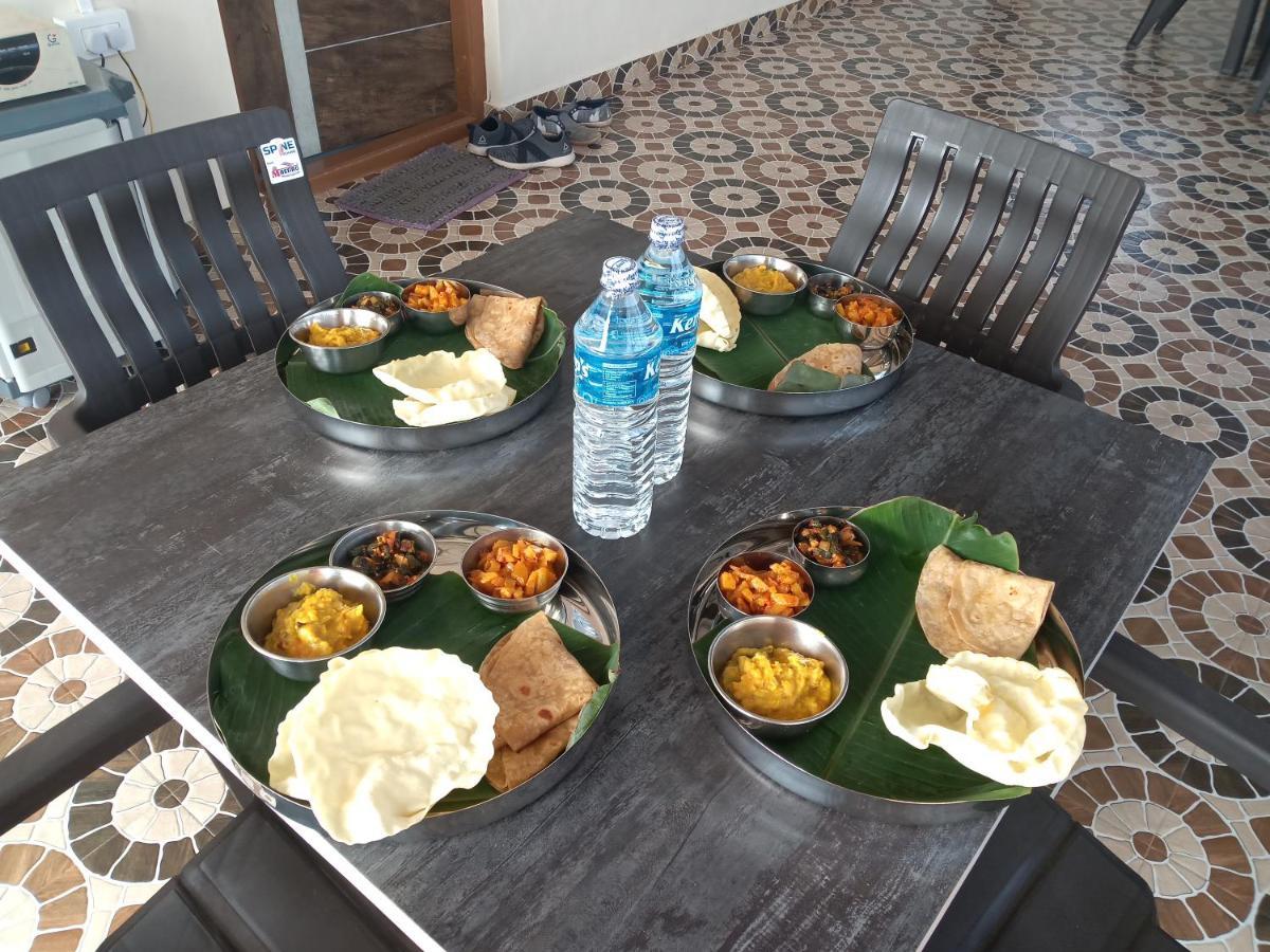 Krishna Homestay ฮัมปี ภายนอก รูปภาพ